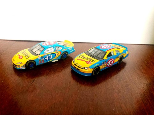 Coches de carreras Team Caliber/HW 2001 y 2004 #43 Cheerios (antiguos Elpaso y Chex)
