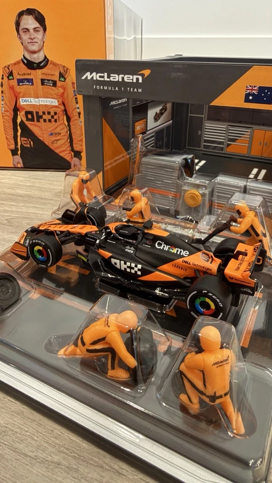 Bburago 1:43 2024 Race McLaren MCL38 Pit Pass, Norris #4 Foto 3 de 3
