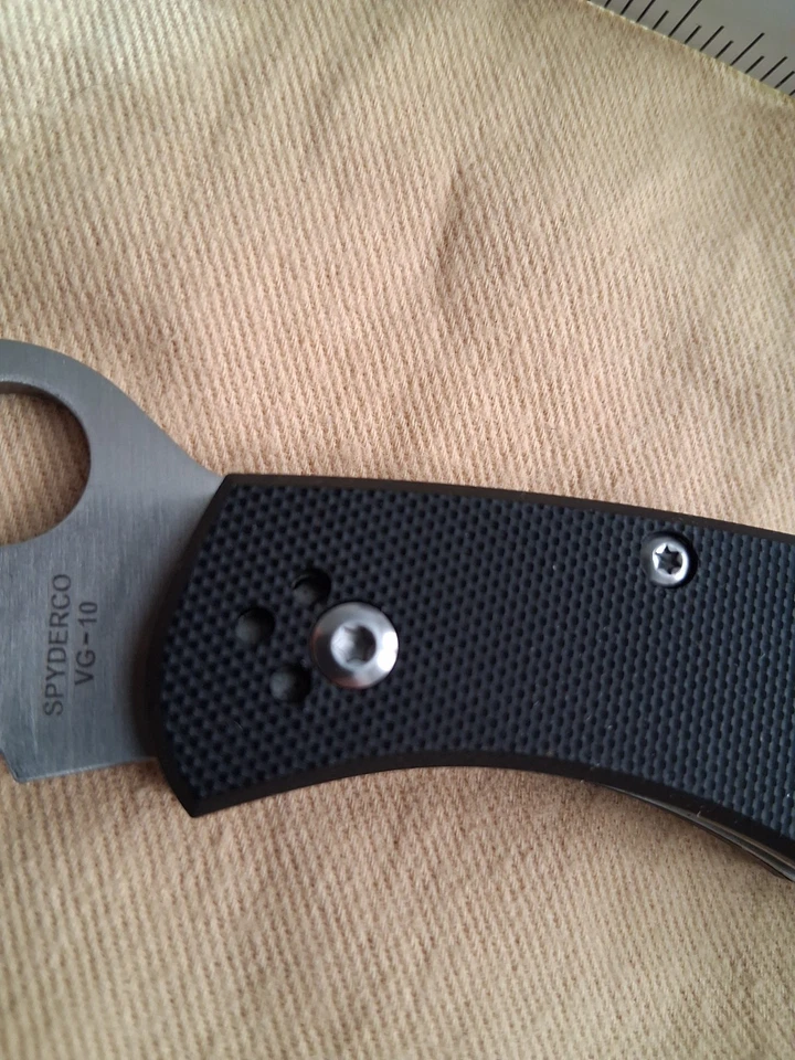 Cuchillo Plegable Spyderco VG-10 Policía Acero Inoxidable G-10 Negro Foto 3 de 4