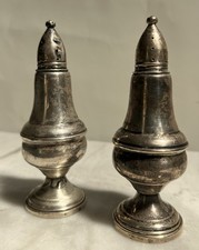 Coppia di shaker sale e pepe a balaustra in argento sterling - 5 pollici