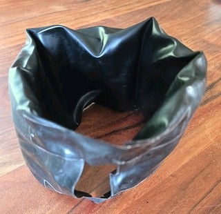 Latex Halsmanschette Gefüttert Schwarz
