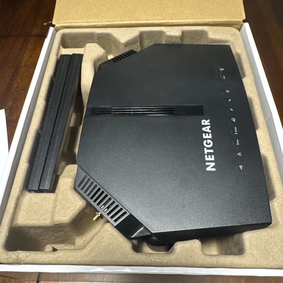 NETGEAR AC1200 WiFi Cable Modem Router Model C6220 802.11ac Dual Band Gigabit - Image 4 of 4