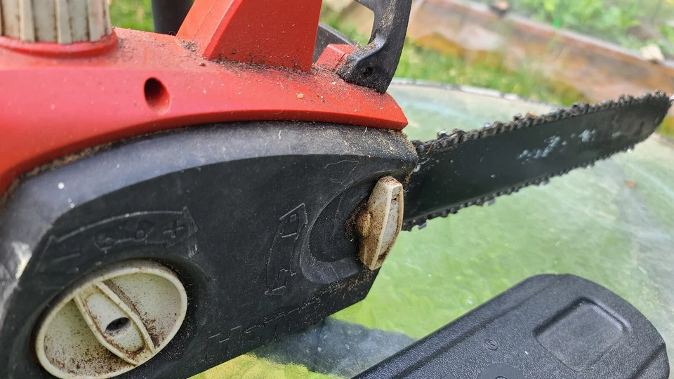 Homelite 14" Electric 120volt Chainsaw!  USED! For parts  - Image 2 of 4