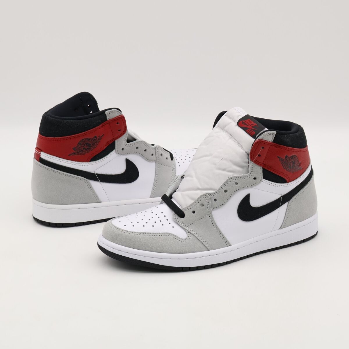 555088-126 Nike Air Jordan 1 High OG Light Smoke Grey Black 555088-126 Nike Air Jordan 1 High OG Light Smoke Grey Black