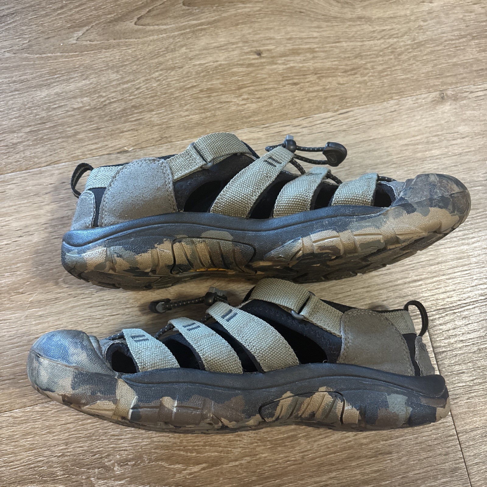 Sandali da pescatore KEEN Newport H2 verdi mimetici punta chiusa uomo US 7 Lk nuovi con etichette