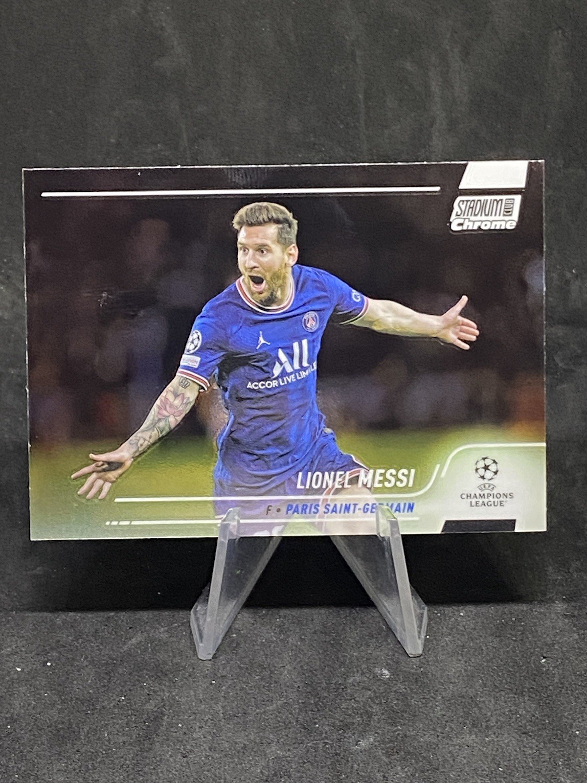 Lionel Messi 2021-22 Topps Stadium Club Chrome Card #30 Paris Saint-Germain