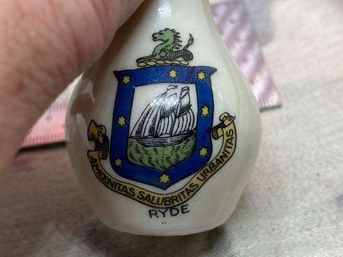 Original Vintage Crested China Ware Vase - Ryde - Isle of Wight - Picture 3 of 8