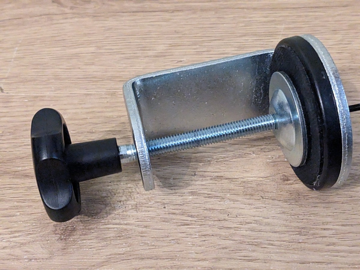 Mounting clamp ONLY Thrustmaster TH8A shifter add-on for PC Mounting clamp ONLY Thrustmaster TH8A shifter add-on for PC