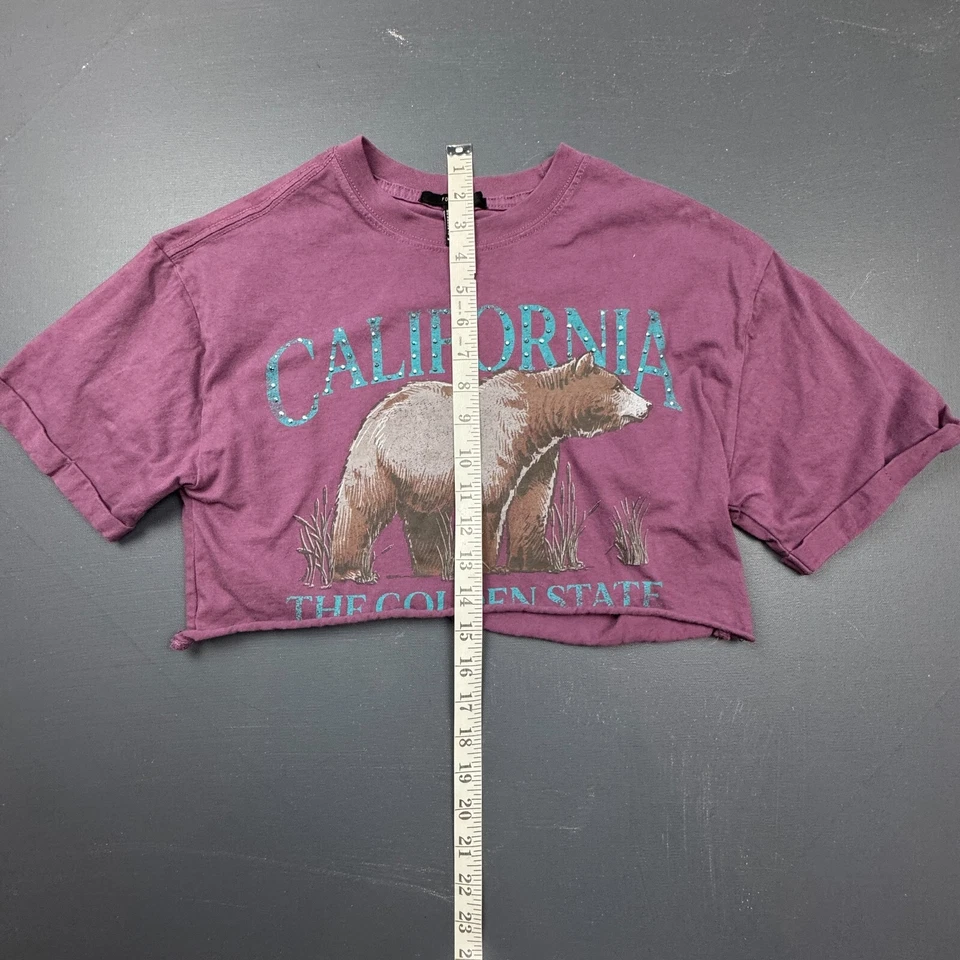 Top corto Forever 21 California Bear para mujer pequeño púrpura gráfico manga corta Foto 3 de 4
