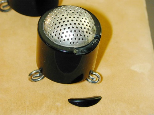 Neat MCM Modernist Machine Age Bakelite & Sterling Footed Salt & Pepper - 第 3/8 張圖片