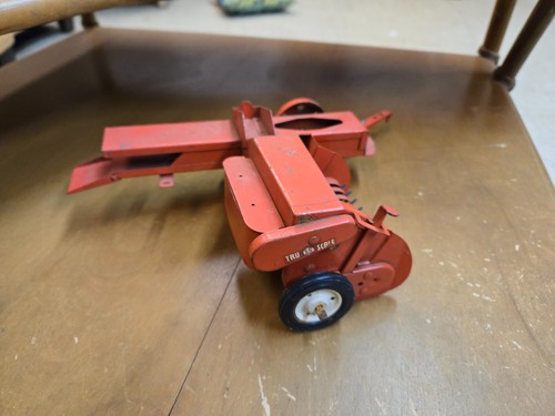 Vintage Tru-Scale Hay Baler 1:16 metal Farm Toy IH Farmall Red - Picture 6 of 10