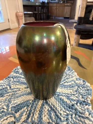 BEAUTIFUL VTG WELLER SICARD 5 1/4 inches tall Vase, Iridescent glaze, Not Signed