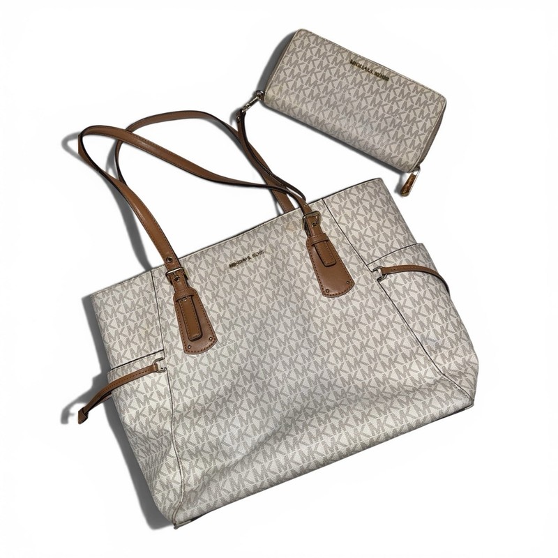 Michael Kors Monogram Large Tote Beige/Brown Zip Top w/ Wristlet, Pockets