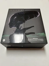 Monster High Skullector Alien Xenomorph Alien Collector's Doll IN HAND