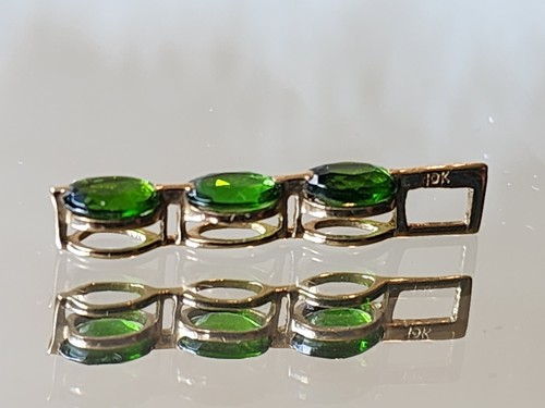 ๐ 10k Solid Yellow Gold & Emerald Gemstone Pendant - Picture 3 of 11