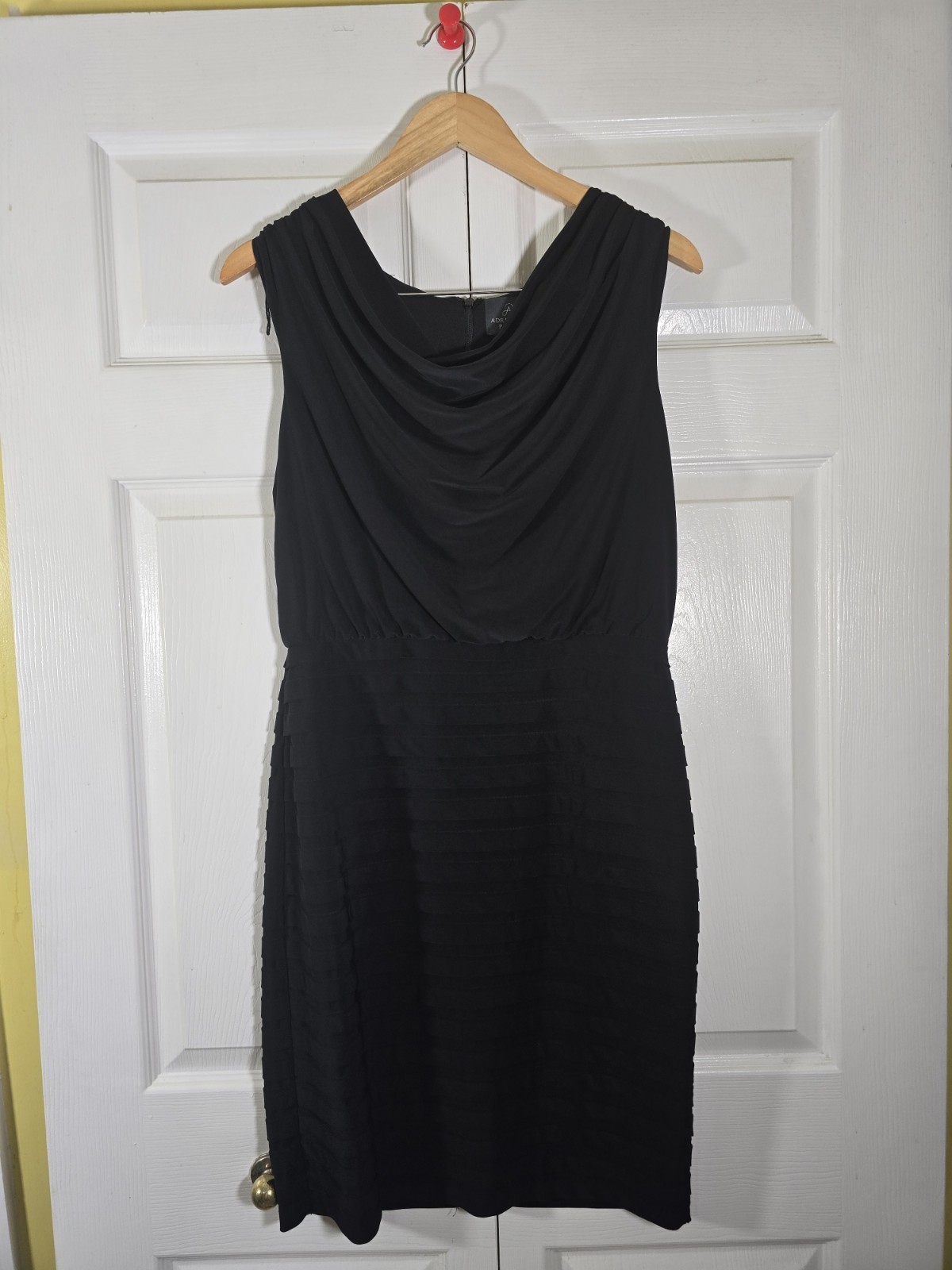 Adrianna Papell Black Dress Sleeveless Sheath size 8 Women’s