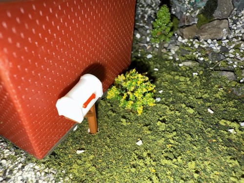 HO Scale 1:87 Mail box - White - Picture 2 of 7
