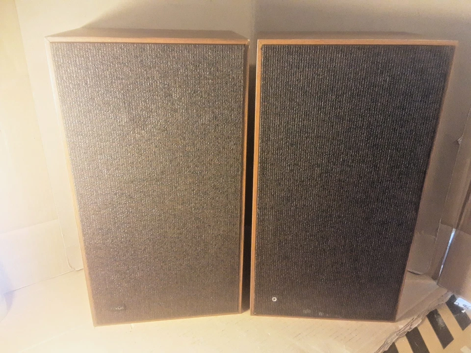 Vintage Hitachi Bookshelf Speakers Pair - Wood wired , 4 OHMS, MODEL: -SS21616, - Image 3 of 4