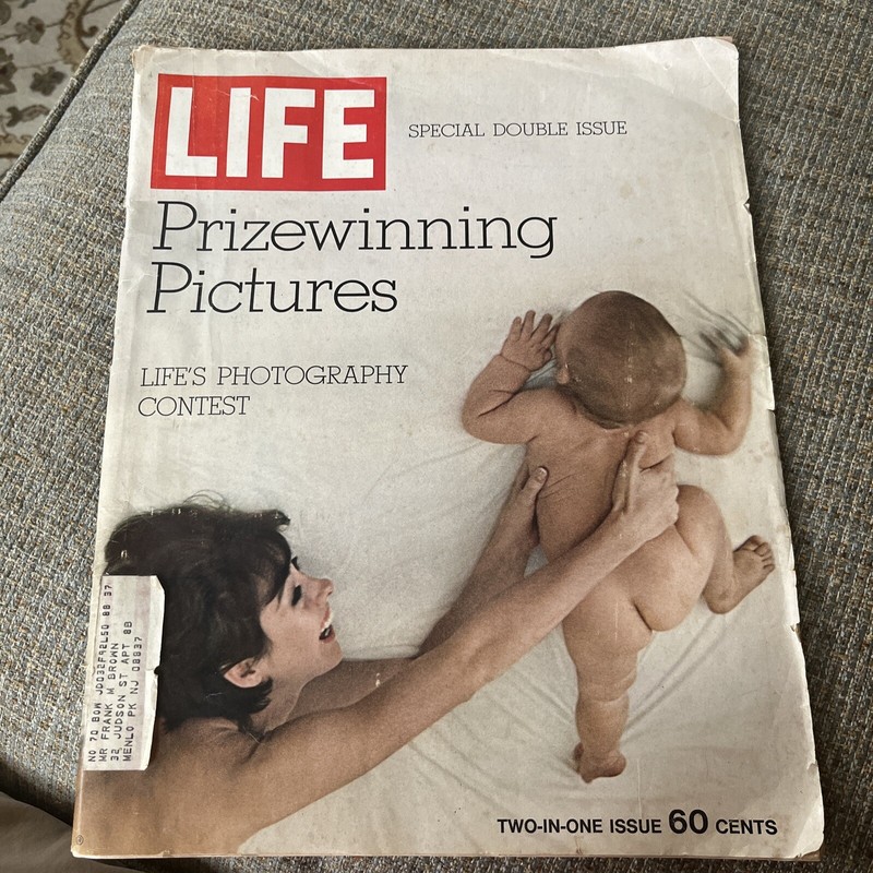 Vintage December 25, 1970 LIFE Magazine - PRIZEWINNING PICTURES - Double Issue