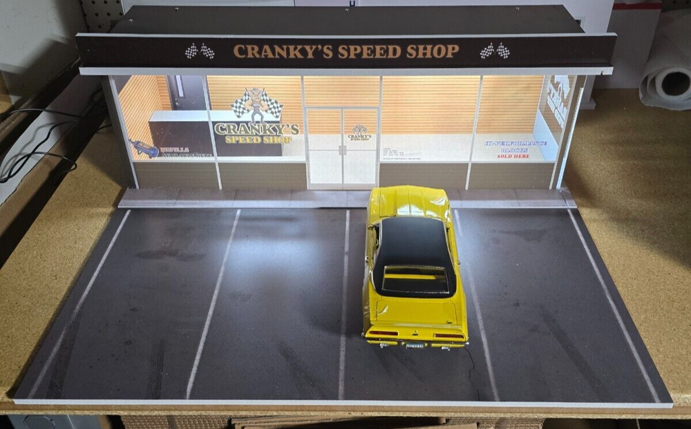 YCID 1/18 CRANKY'S SPEED SHOP LED LIGHTED 5 CAR DIORAMA