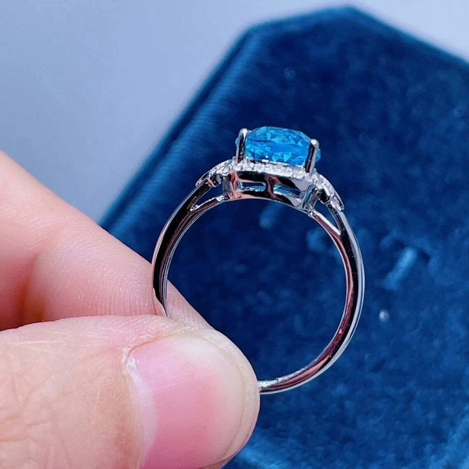 Anillo de compromiso con halo de diamantes y aguamarina de corte ovalado de 3 quilates acabado en oro blanco de 14 k Foto 4 de 4