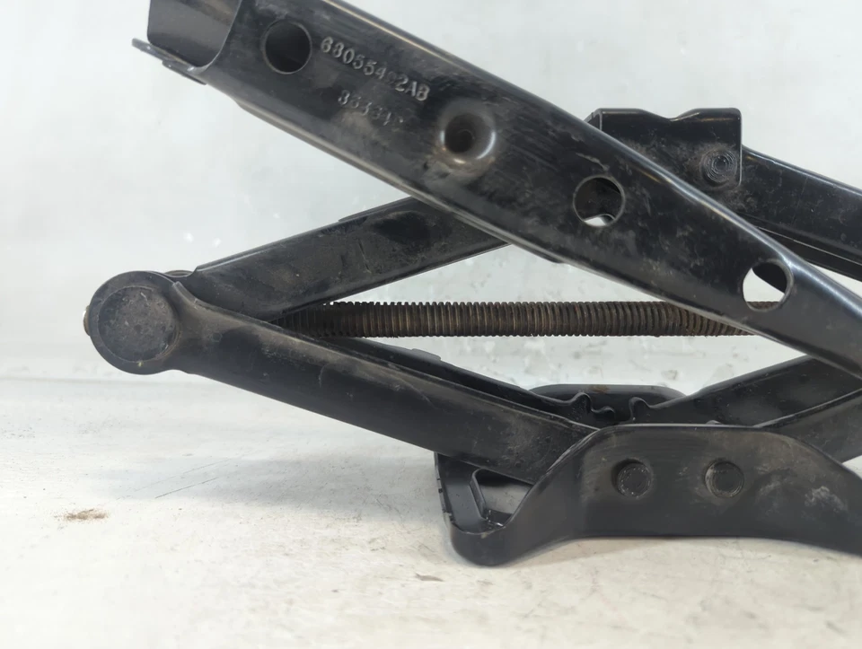 Macaco de carro tesoura sobressalente Chrysler 300 2015 MOMQD - Imagem 2 de 4