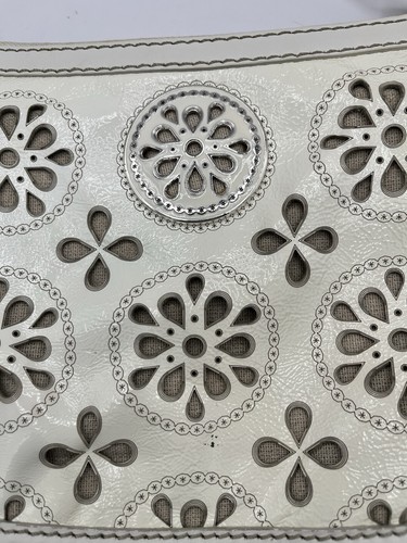 Bolso de Hombro/Bolso Bandolera Brighton Masterpiece Cuero Floral Recortado Crema - Imagen 5 de 19