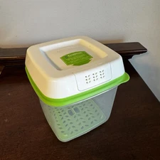 Rubbermaid FreshWorks Produce Saver Fresh W/ Insert Vent, 6.3 Cup/1.5L