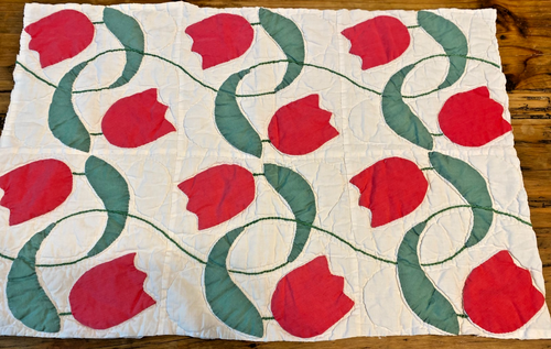 Antique Vintage Quilted Table Centerpiece, Candle Mat Tulip pattern 14" x 20.5" - Picture 3 of 7