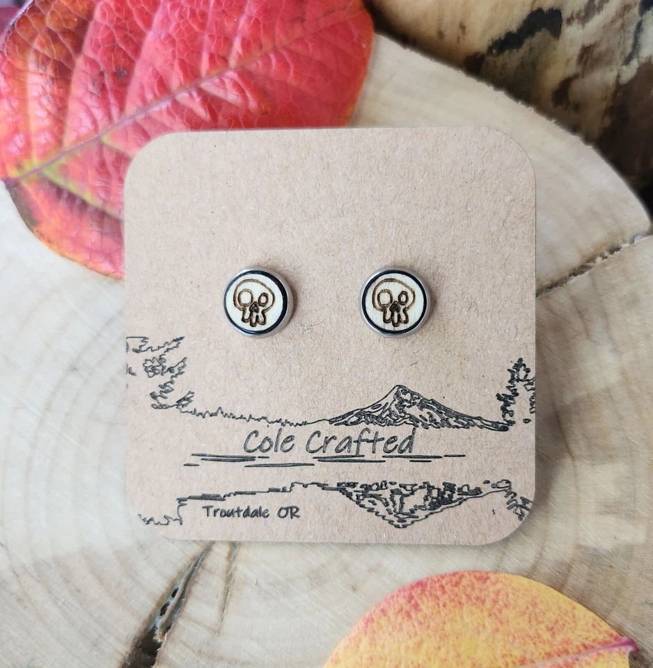 Подарочный набор из 8 мм деревянных сережек с черепом ручной работы ювелирные изделия для Хэллоуина  - Изображение 3 из 4