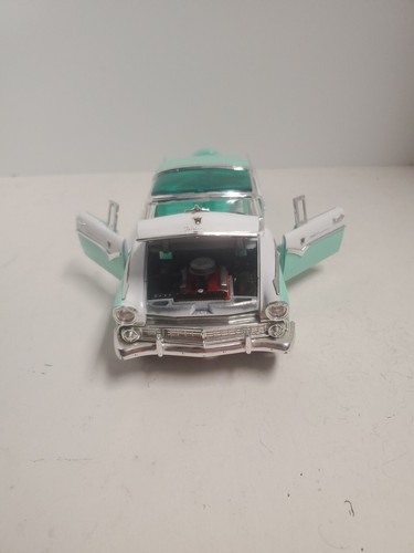 Road Tough 1955 Ford Fairline Crown Victoria, 1/18, White Green Loose No Box - Picture 6 of 6