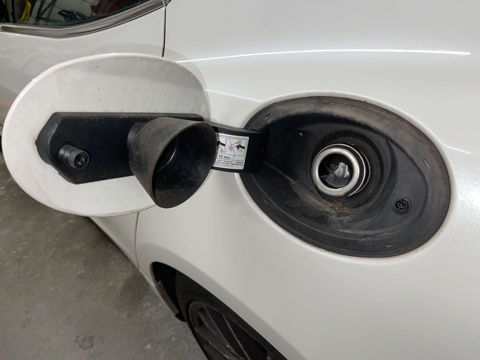 17 MASERATI GHIBLI Fuel Tank Door