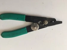 Antique Kastar inc. Patent No. 3,733,627  Wire Stripper and Cutter