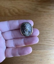 Gold Double Brosche Lava Gemme Kamee Historische Design 