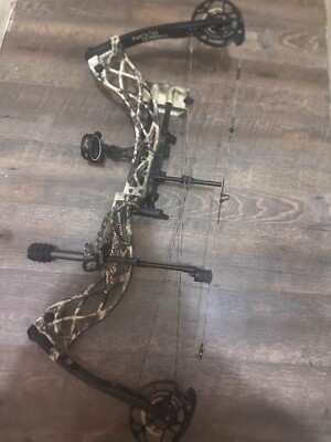 Bowtech Carbon Icon,  70lb , Right Hand