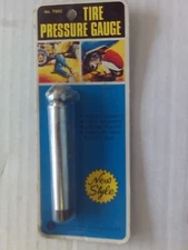 VINTAGE HOLLYWOOD ACCESSORIES TIRE PRESSURE GAUGE #3T60C.  RARE
