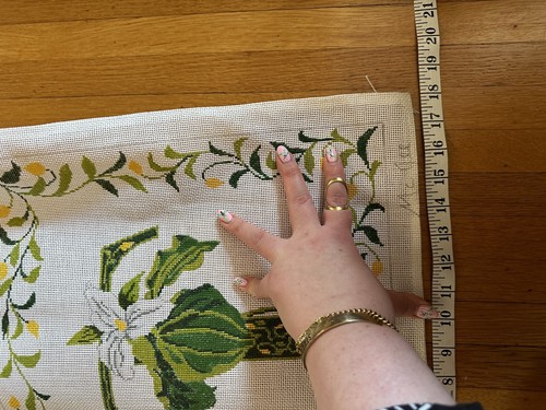 Vtg McGee Lily Letter “T” Hand Painted needlepoint Canvas 18x18 - Picture 4 of 6