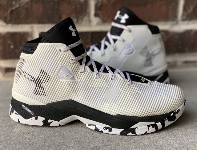 curry 2.5 black and white