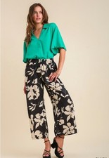 Umgee Floral Print Wide Leg Cropped Pants with Pockets - Women's Small
