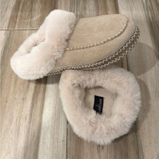 Cuddl Duds Cozy Faux Fur Lined Large Slippers in Excellent Preloved Condition 