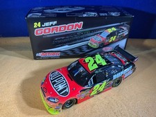 K13-60 JEFF GORDON #24 DUPONT - 2009 IMPALA SS - COT