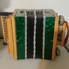 Hand Made Saratovskaya Garmonika Russian Button Accordion Vintage
