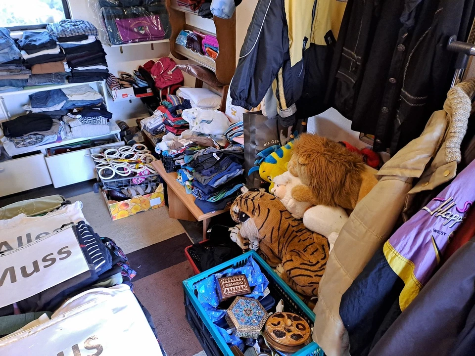Sammlerschnäppchen... Alles muss raus/Kleidung /Lampen /Geschirr /Gläser/Elektro