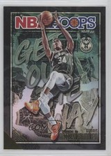2019-20 Panini NBA Hoops Get Out the Way Holo Giannis Antetokounmpo #14 t3w