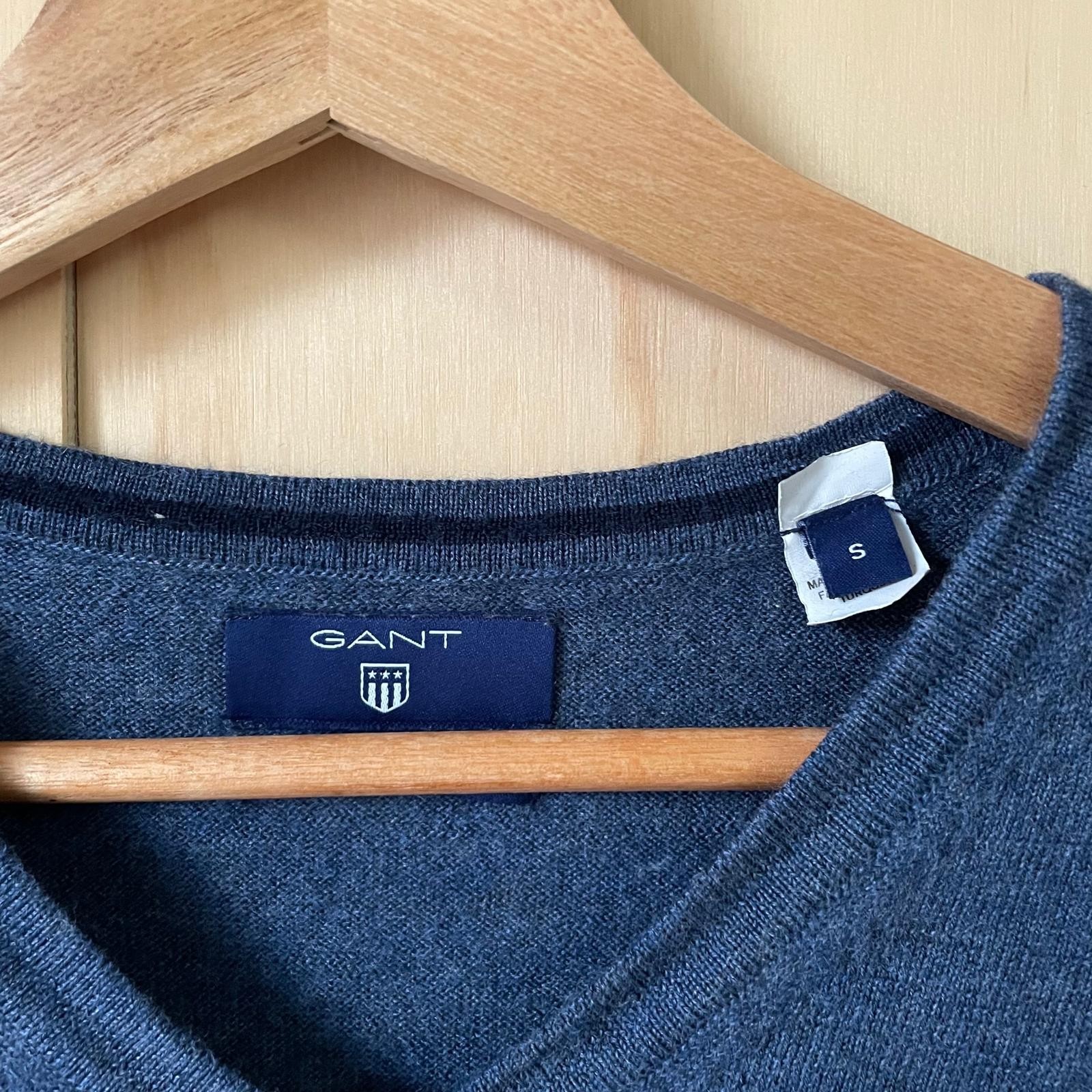mens blue Gant extra fine merino wool v neck jumper size small image 3
