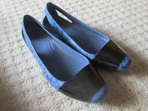 Crocs Sienna Damen-Ballerinas blau schwarz kultige Cut-Outs Größe 9 bequem