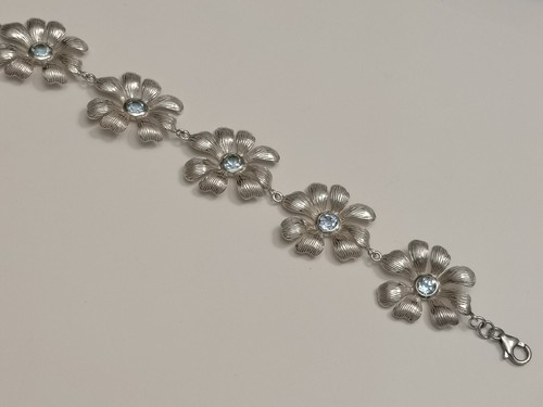 Blue Topaz Flower Bracelet Sterling Silver rrp £185 - Picture 5 of 6