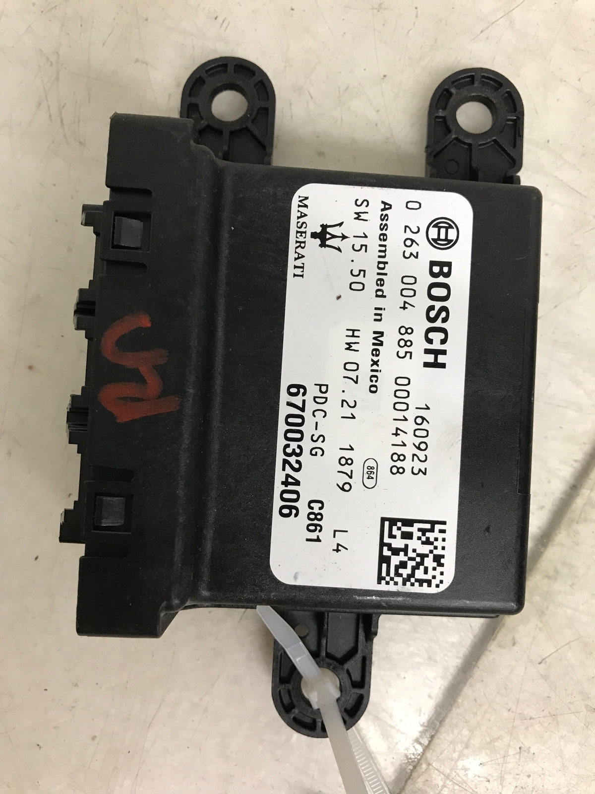 2017 - 2022 MASERATI LEVANTE OEM PARK ASSIST CONTROL MODULE UNIT 670032406