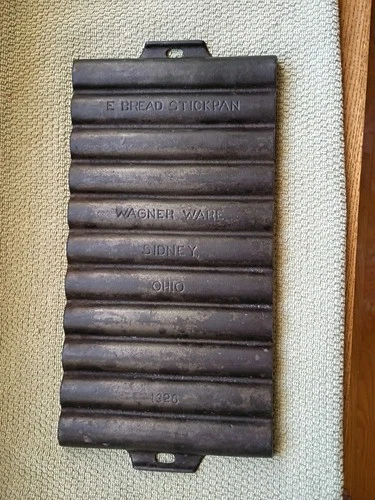 Wagner Ware Cast Iron E Bread Stick Pan Holds 11      1326 Vintage Sydney,Ohio