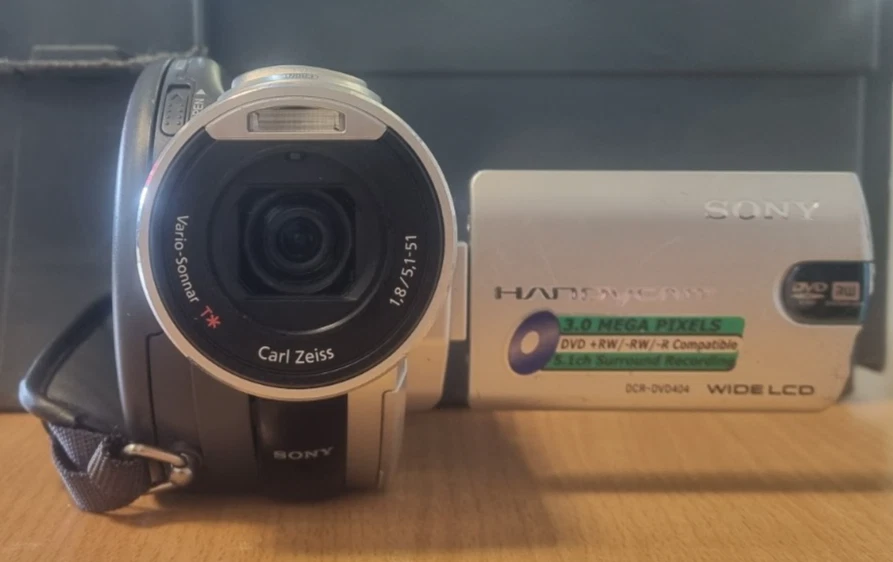 Sony Handycam DCR-DVD404E Camcorder - Silver (E20) - Image 2 of 4